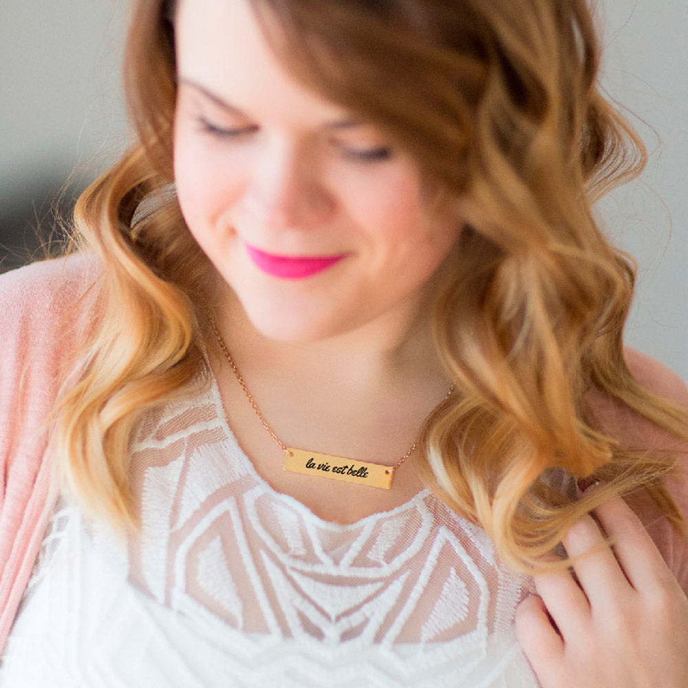 Gold la vie est belle Bar Necklace