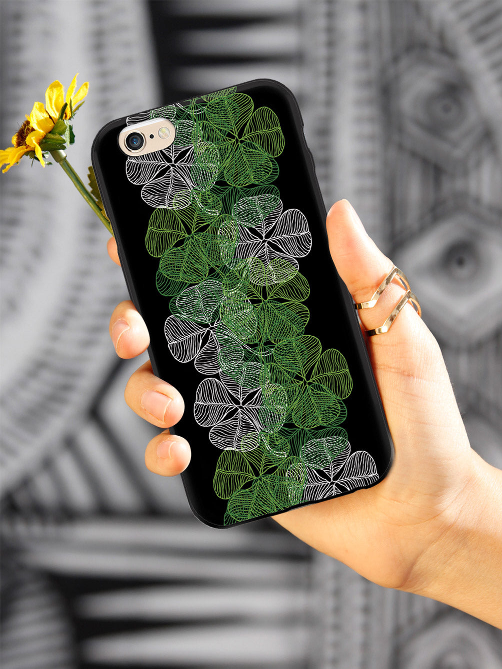 Four-Leaf Clover Lineart - Black Case